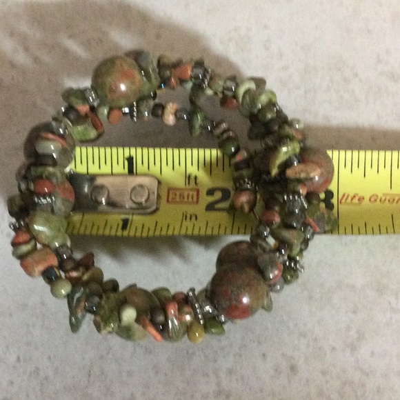 Green bead coil bracelet - Picture 5 of 5